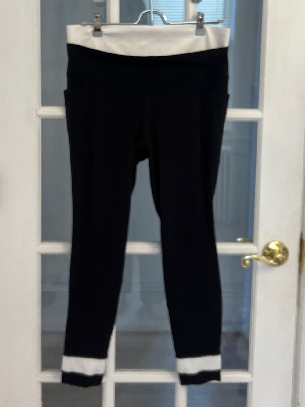 ATHLETA Women’s Black & White Salutation Stash Double Up Tight Leggings Size L